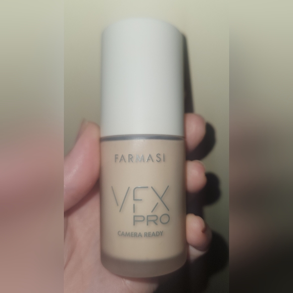 Farmasi VFX PRO Camera-Ready Foundation CO1 - Picture 7 of 7